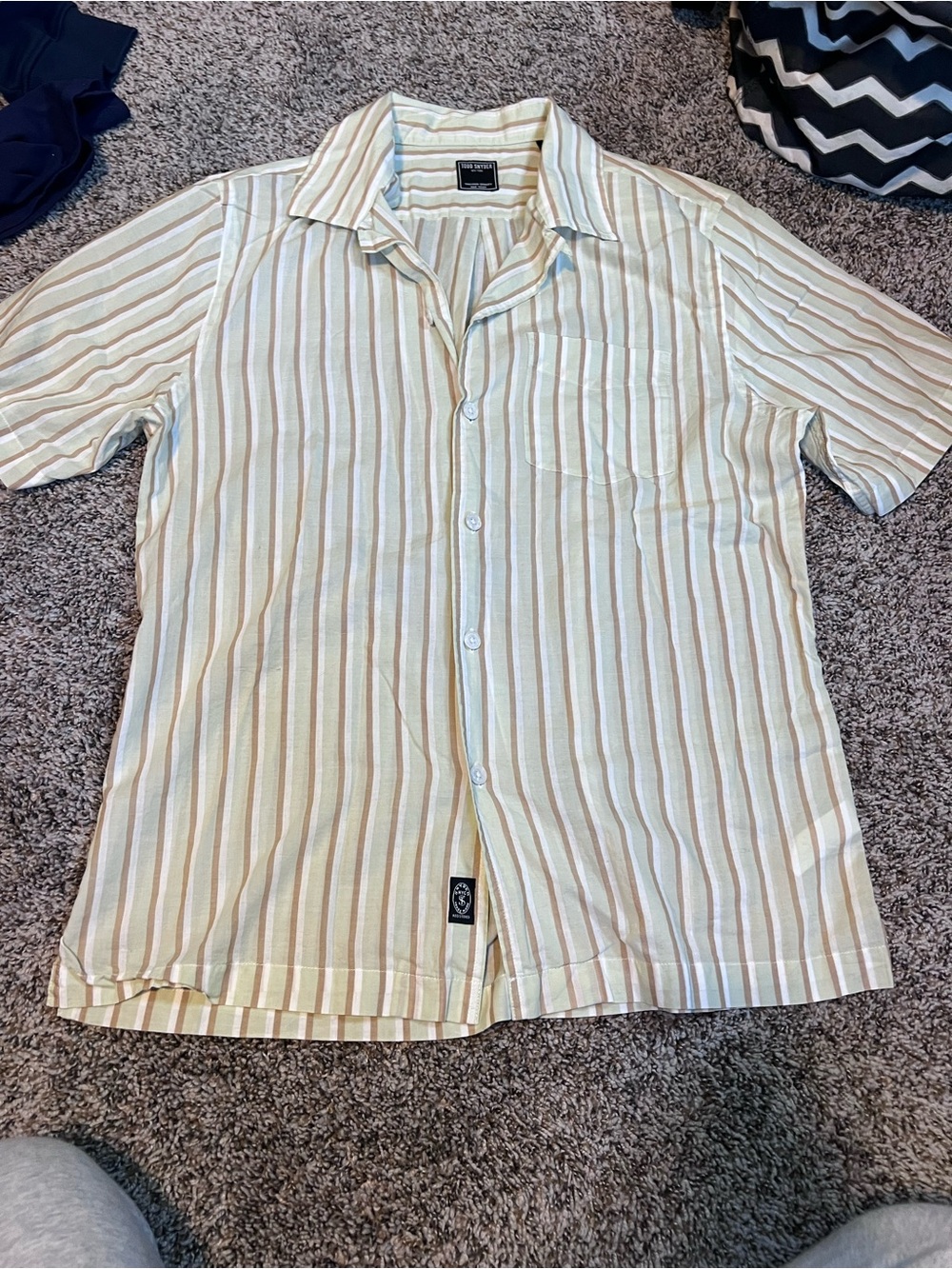 Todd Snyder Beige and Green Vertical Stripe Short-Sleeve Button-Down Shirt